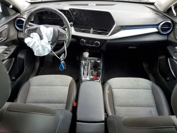 KL77LHEPXSC238415 2025 CHEVROLET TRAX - Image 8