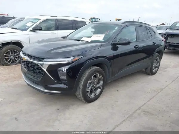 KL77LHEPXSC241587 2025 CHEVROLET TRAX - Image 2