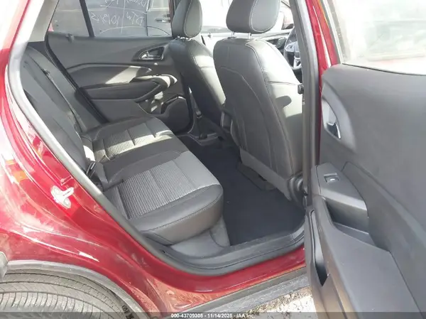 KL77LHEPXSC241797 2025 CHEVROLET TRAX - Image 8