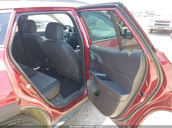 KL77LHEPXSC247132 2025 CHEVROLET TRAX - Image 8
