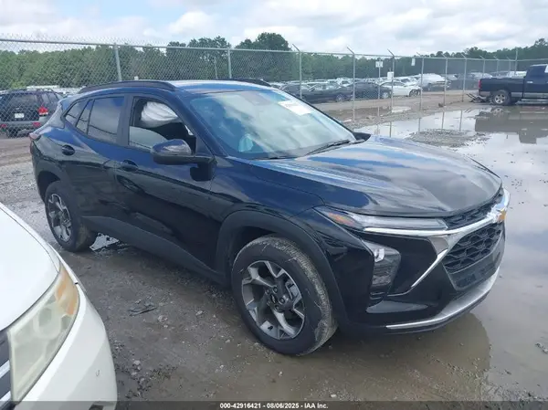 KL77LHEPXSC248538 2025 CHEVROLET TRAX - Image 1