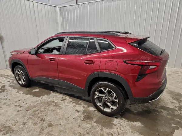 KL77LHEPXSC252525 2025 CHEVROLET TRAX - Image 2