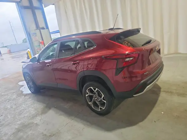 KL77LHEPXSC252959 2025 CHEVROLET TRAX - Image 2
