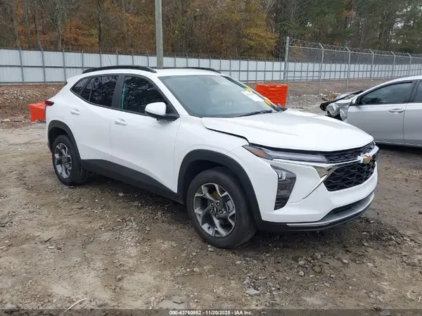 KL77LHEPXSC254081 2025 CHEVROLET TRAX - Image 1