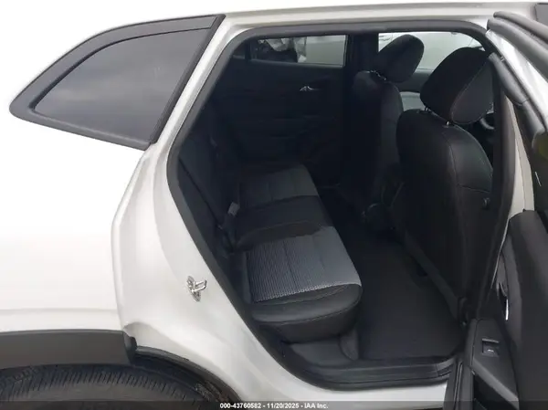 KL77LHEPXSC254081 2025 CHEVROLET TRAX - Image 8