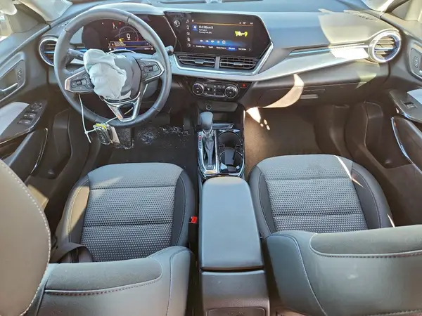 KL77LHEPXSC256879 2025 CHEVROLET TRAX - Image 8