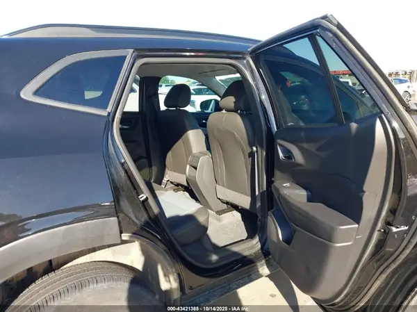 KL77LHEPXSC257269 2025 CHEVROLET TRAX - Image 8