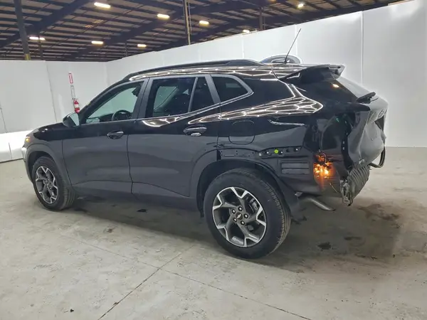 KL77LHEPXSC258230 2025 CHEVROLET TRAX - Image 2