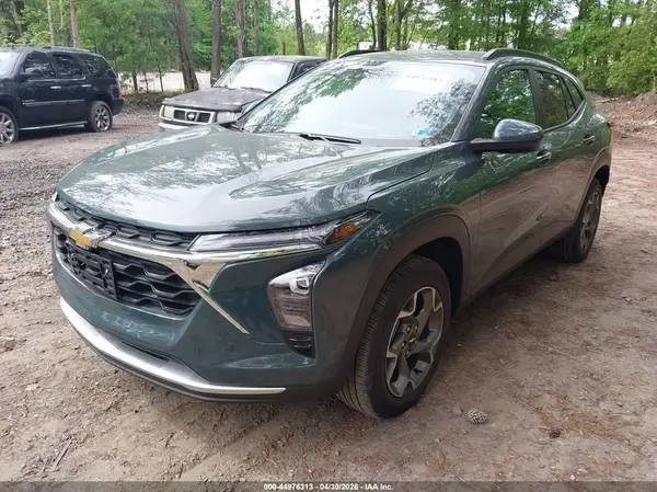 KL77LHEPXSC258728 2025 CHEVROLET TRAX - Image 2