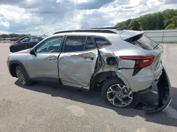 KL77LHEPXSC258793 2025 CHEVROLET TRAX - Image 2