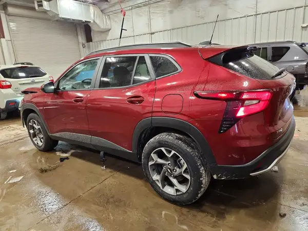 KL77LHEPXSC262309 2025 CHEVROLET TRAX - Image 2