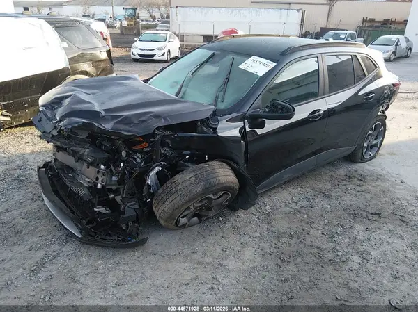 KL77LHEPXSC265467 2025 CHEVROLET TRAX - Image 2