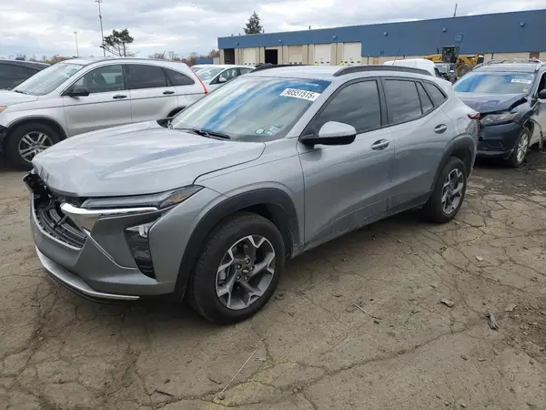 KL77LHEPXSC275321 2025 CHEVROLET TRAX - Image 1