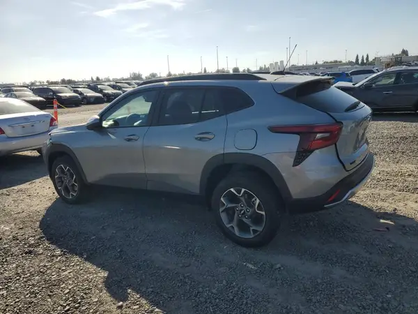 KL77LHEPXSC288439 2025 CHEVROLET TRAX - Image 2