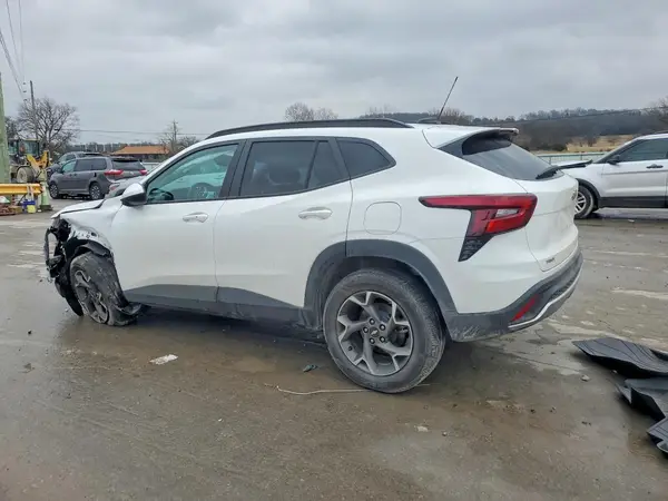 KL77LHEPXSC289686 2025 CHEVROLET TRAX - Image 2