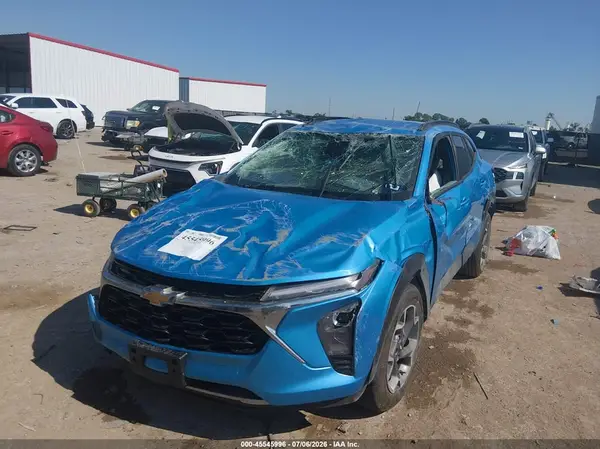 KL77LHEPXSC289865 2025 CHEVROLET TRAX - Image 2