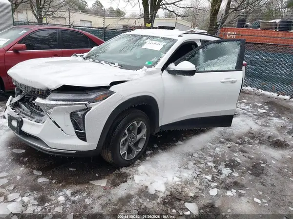 KL77LHEPXSC299067 2025 CHEVROLET TRAX - Image 2