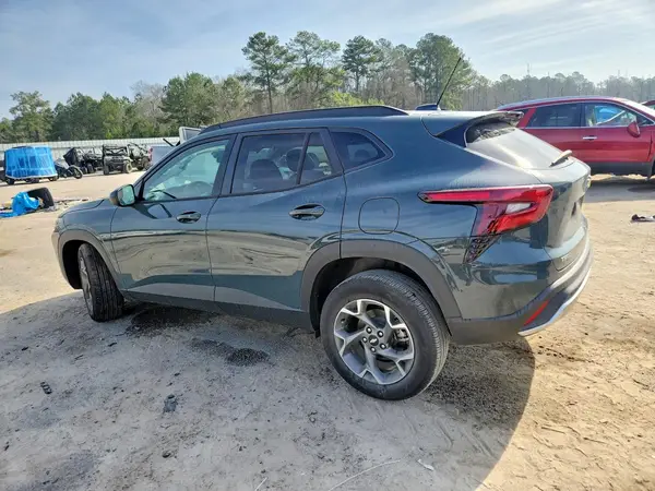 KL77LHEPXSC299473 2025 CHEVROLET TRAX - Image 2