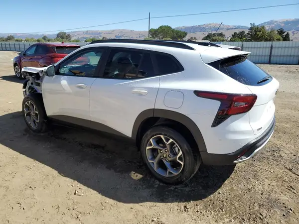 KL77LHEPXSC312643 2025 CHEVROLET TRAX - Image 2