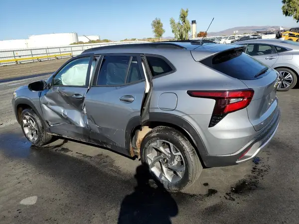 KL77LHEPXSC319723 2025 CHEVROLET TRAX - Image 2
