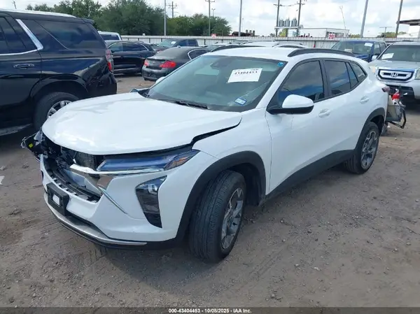 KL77LHEPXSC330835 2025 CHEVROLET TRAX - Image 2