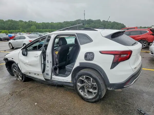 KL77LHEPXSC338630 2025 CHEVROLET TRAX - Image 2
