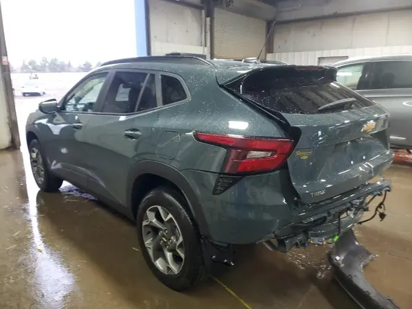 KL77LHEPXTC011744 2026 CHEVROLET TRAX - Image 2