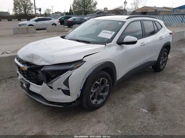 KL77LHEPXTC019178 2026 CHEVROLET TRAX - Image 2
