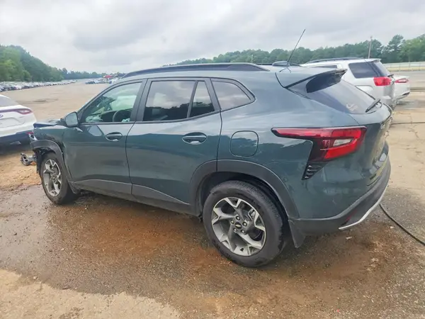 KL77LHEPXTC032464 2026 CHEVROLET TRAX - Image 2