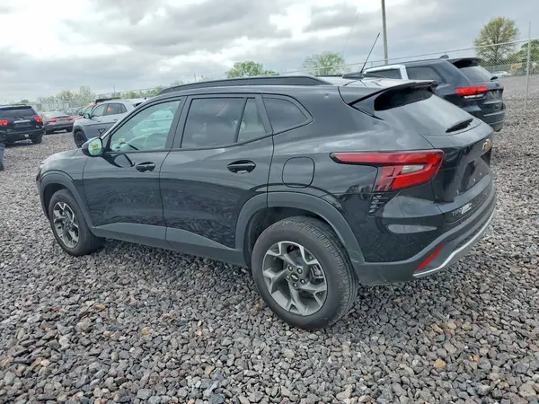 KL77LHEPXTC054528 2026 CHEVROLET TRAX - Image 2