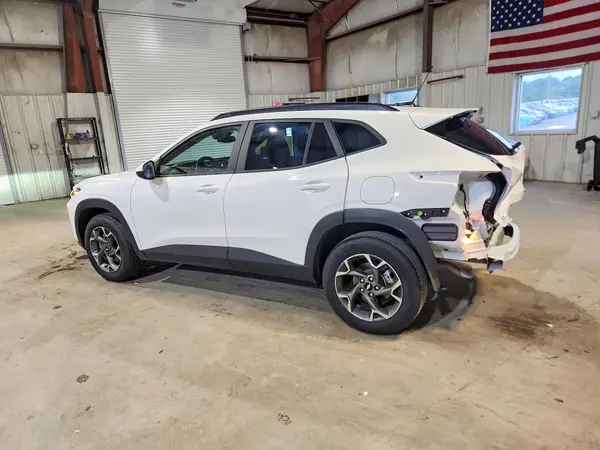 KL77LHEPXTC064122 2026 CHEVROLET TRAX - Image 2