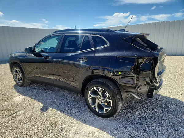 KL77LHEPXTC072138 2026 CHEVROLET TRAX - Image 2