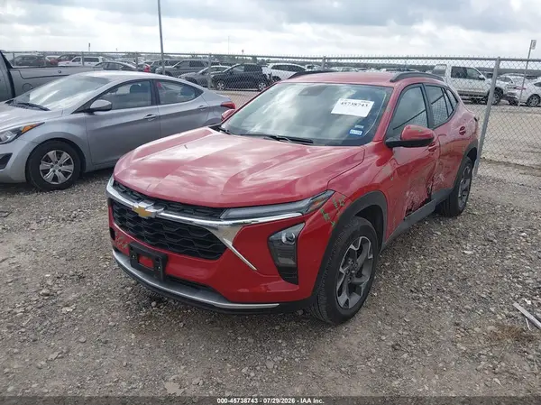KL77LHEPXTC084645 2026 CHEVROLET TRAX - Image 2