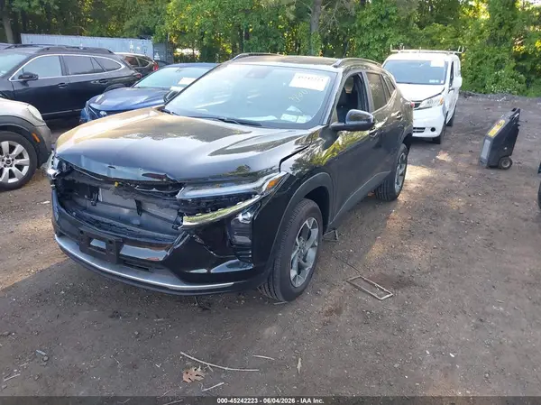 KL77LHEPXTC093460 2026 CHEVROLET TRAX - Image 2