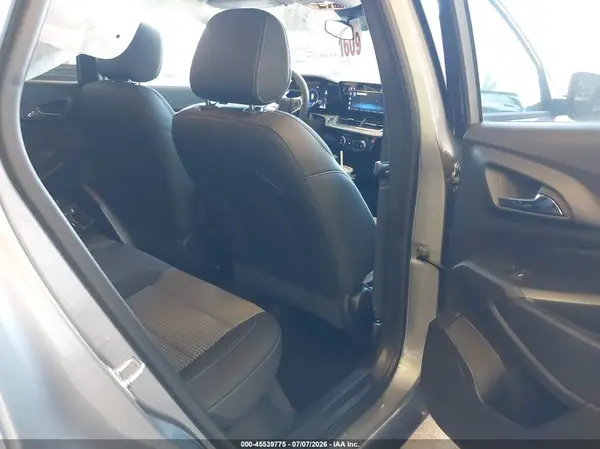 KL77LHEPXTC106305 2026 CHEVROLET TRAX - Image 8