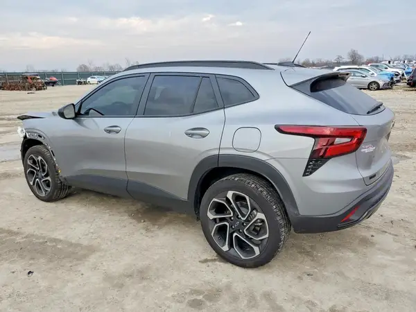 KL77LJE20RC103658 2024 CHEVROLET TRAX - Image 2