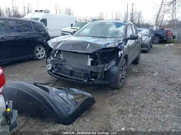 KL77LJE20SC108414 2025 CHEVROLET TRAX - Image 2