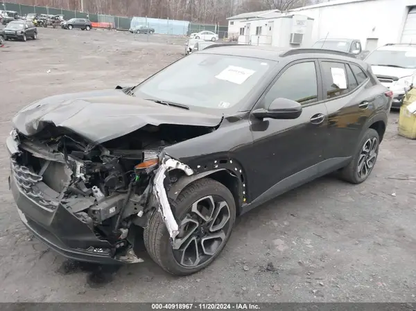KL77LJE21RC008381 2024 CHEVROLET TRAX - Image 2