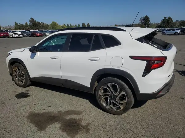 KL77LJE21RC145756 2024 CHEVROLET TRAX - Image 2