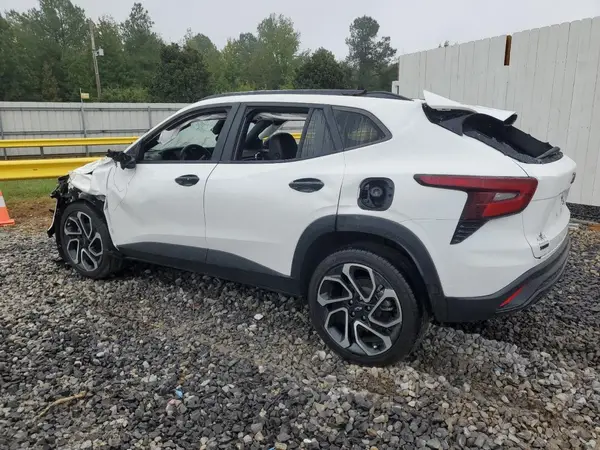 KL77LJE22RC237877 2024 CHEVROLET TRAX - Image 2