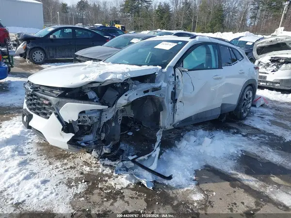KL77LJE24RC066467 2024 CHEVROLET TRAX - Image 2