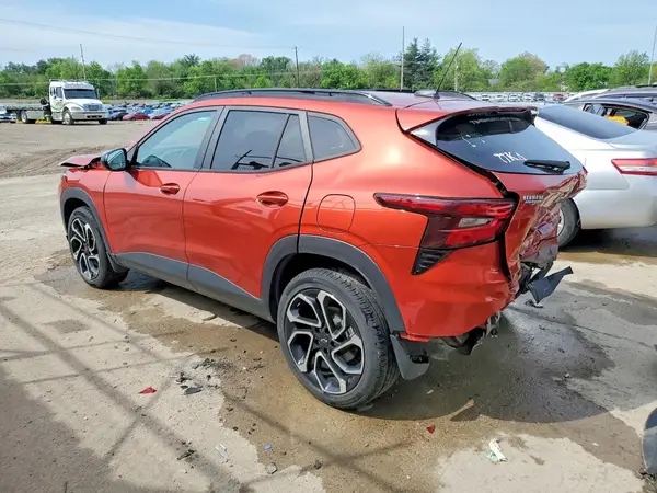KL77LJE24RC173356 2024 CHEVROLET TRAX - Image 2