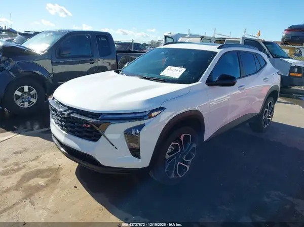 KL77LJE25RC100013 2024 CHEVROLET TRAX - Image 2