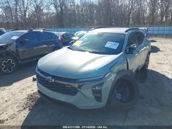 KL77LJE25RC123680 2024 CHEVROLET TRAX - Image 2