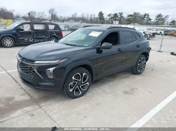 KL77LJE25RC196273 2024 CHEVROLET TRAX - Image 2