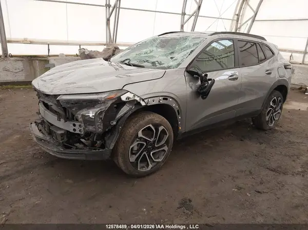 KL77LJE25SC313386 2025 CHEVROLET TRAX - Image 2