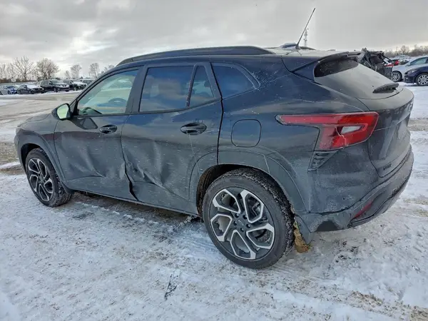 KL77LJE25SC340295 2025 CHEVROLET TRAX - Image 2