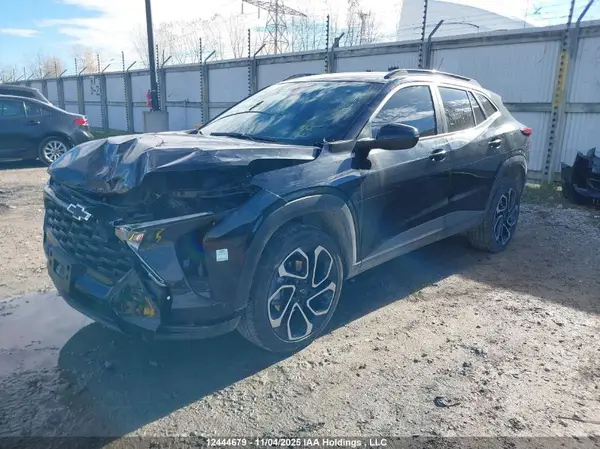 KL77LJE26SC262397 2025 CHEVROLET TRAX - Image 2