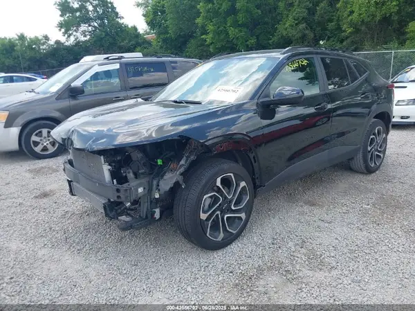 KL77LJE27RC201845 2024 CHEVROLET TRAX - Image 2