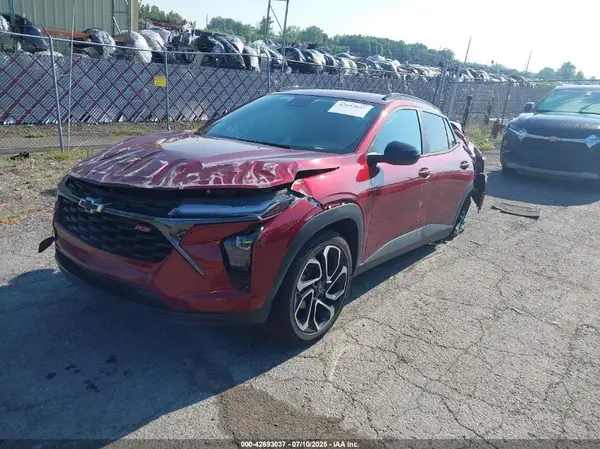 KL77LJE28RC025985 2024 CHEVROLET TRAX - Image 2